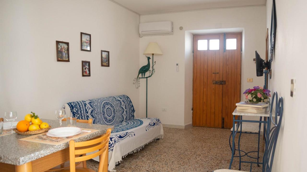 Appartamenti Melograno E Fico Loculi Exterior foto